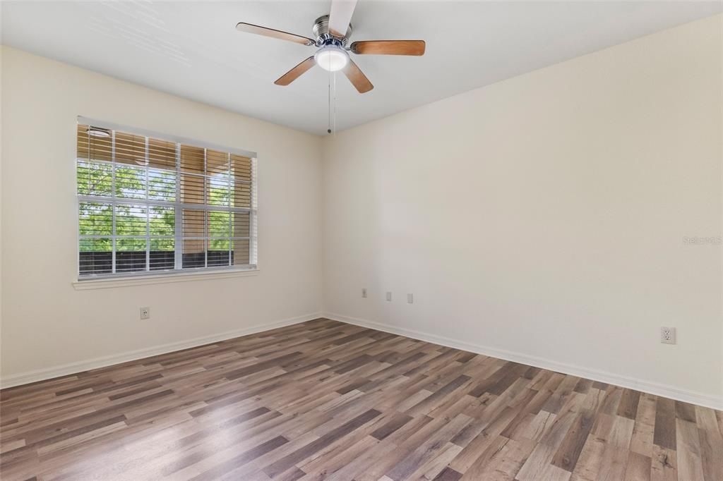 For Sale: $183,000 (1 beds, 1 baths, 854 Square Feet)