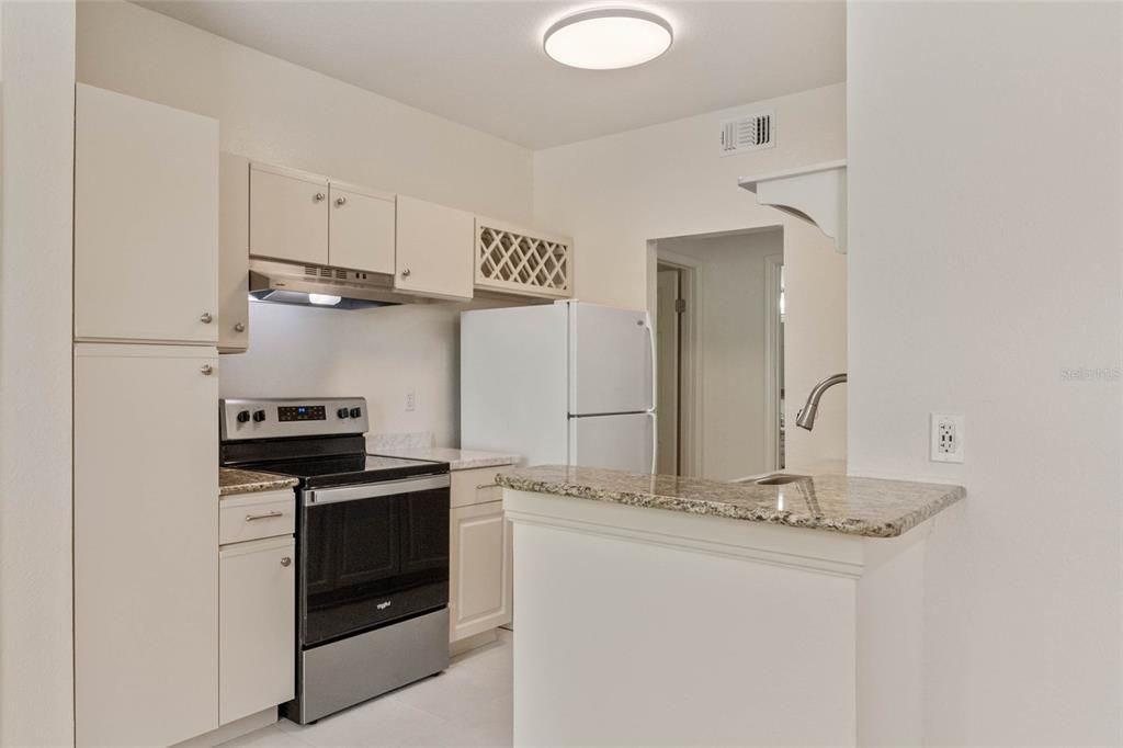 For Sale: $183,000 (1 beds, 1 baths, 854 Square Feet)