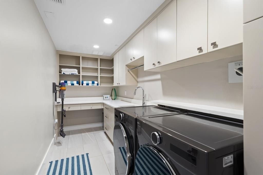 For Sale: $3,997,000 (4 beds, 3 baths, 3620 Square Feet)