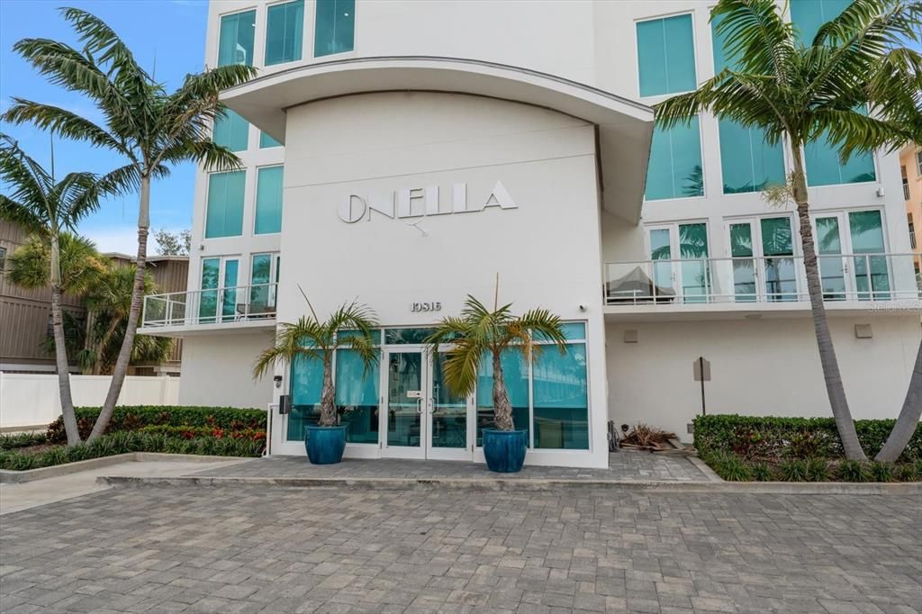 For Sale: $3,997,000 (4 beds, 3 baths, 3620 Square Feet)