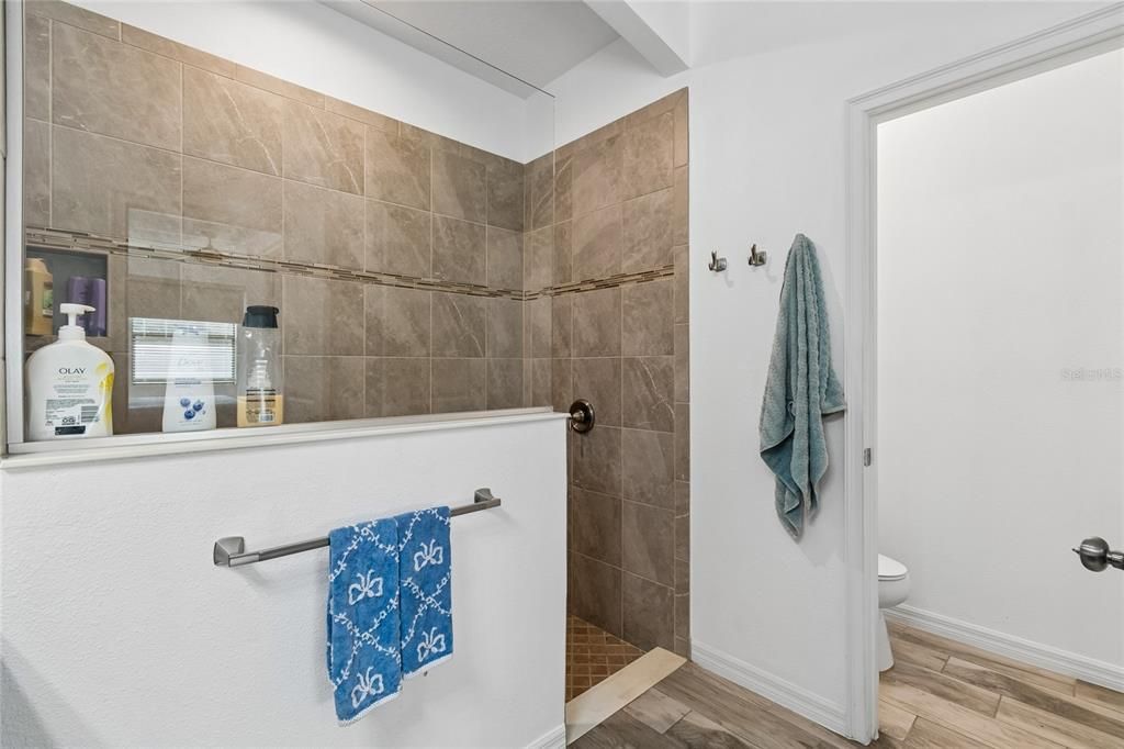 En Venta: $360,000 (4 camas, 2 baños, 1897 Pies cuadrados)