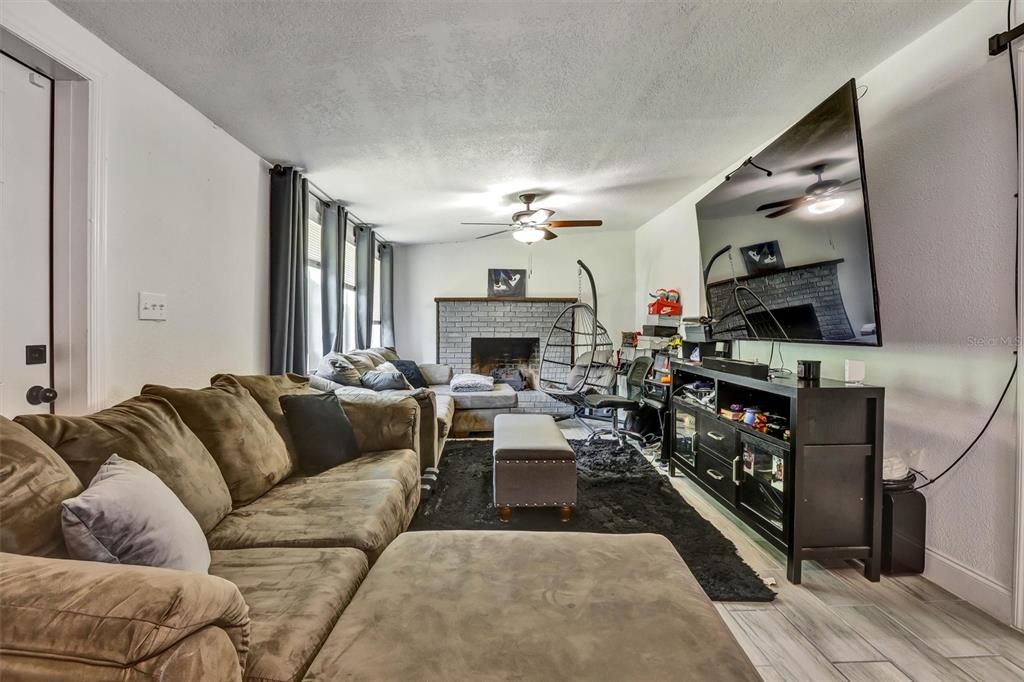 For Sale: $340,000 (4 beds, 2 baths, 1545 Square Feet)
