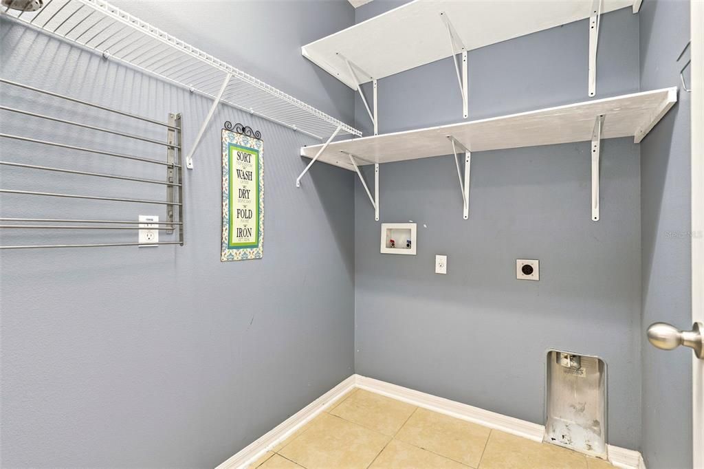 For Sale: $380,000 (4 beds, 2 baths, 1859 Square Feet)