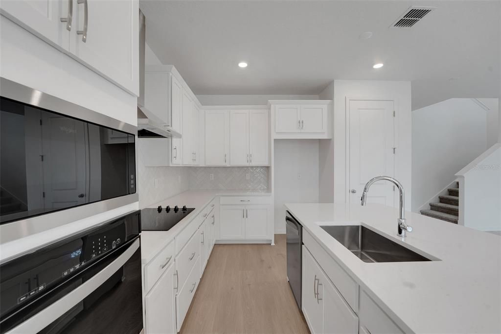En Venta: $454,990 (4 camas, 3 baños, 2102 Pies cuadrados)
