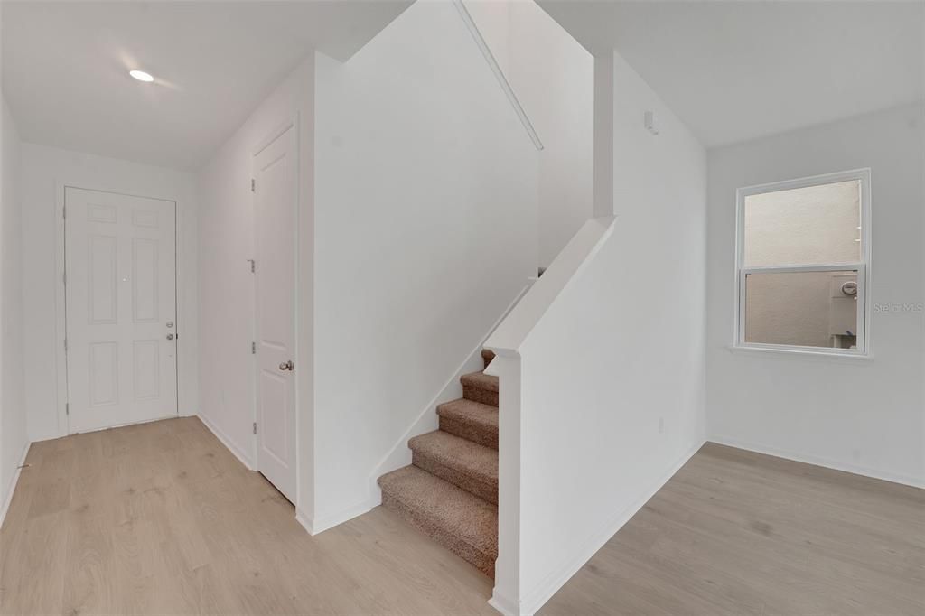 En Venta: $454,990 (4 camas, 3 baños, 2102 Pies cuadrados)
