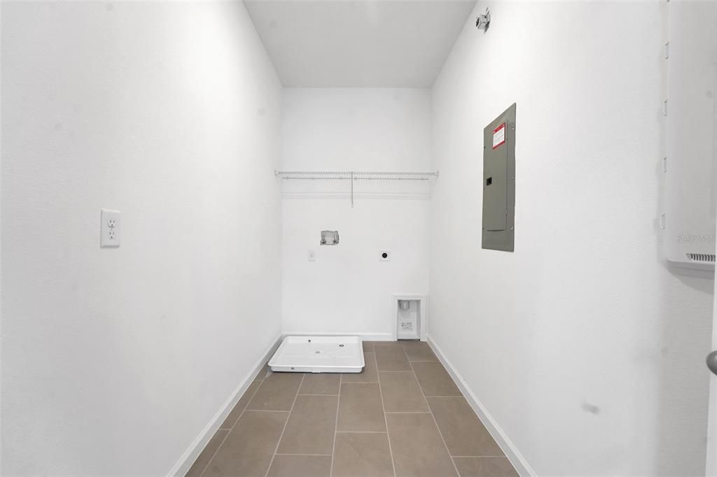 En Venta: $454,990 (4 camas, 3 baños, 2102 Pies cuadrados)