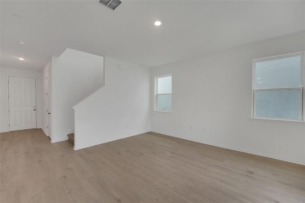 En Venta: $454,990 (4 camas, 3 baños, 2102 Pies cuadrados)