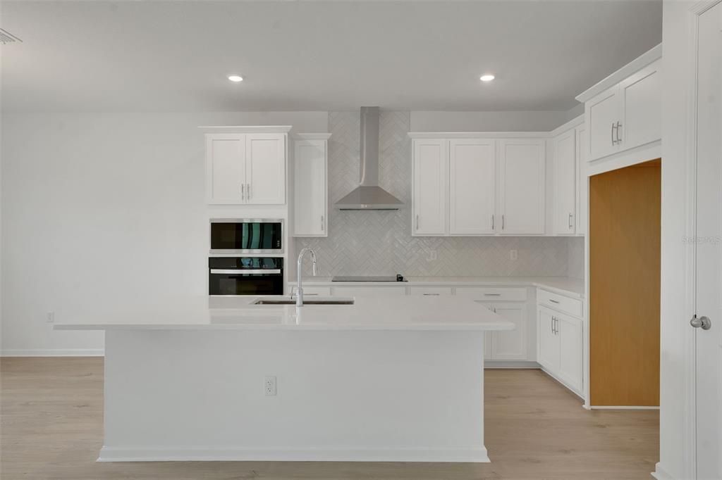 En Venta: $454,990 (4 camas, 3 baños, 2102 Pies cuadrados)