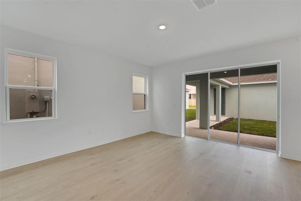 En Venta: $454,990 (4 camas, 3 baños, 2102 Pies cuadrados)