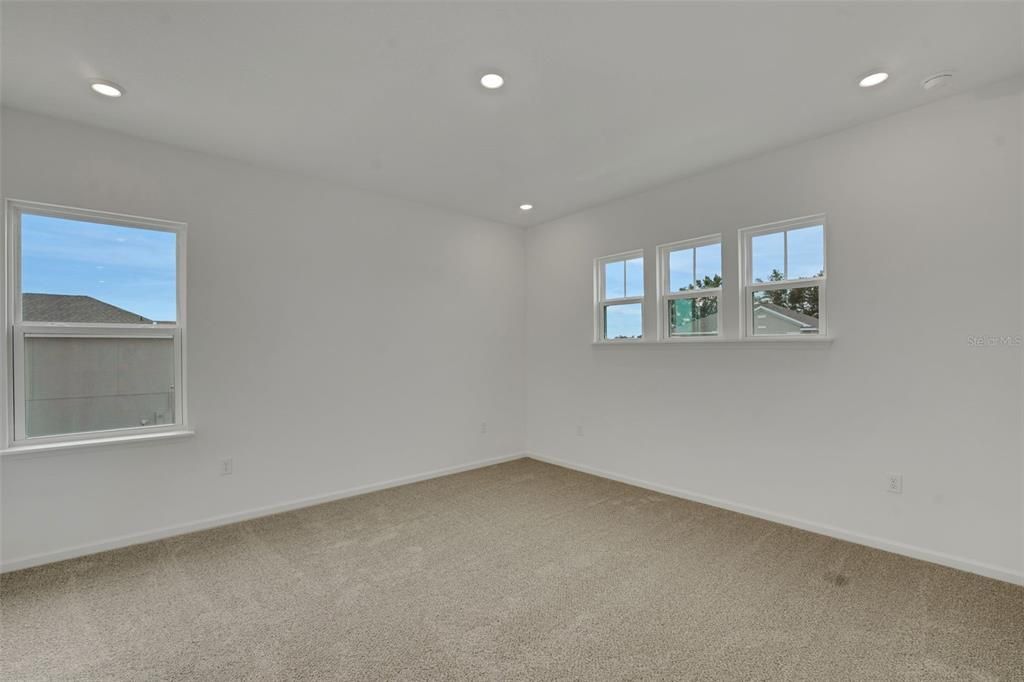 En Venta: $454,990 (4 camas, 3 baños, 2102 Pies cuadrados)