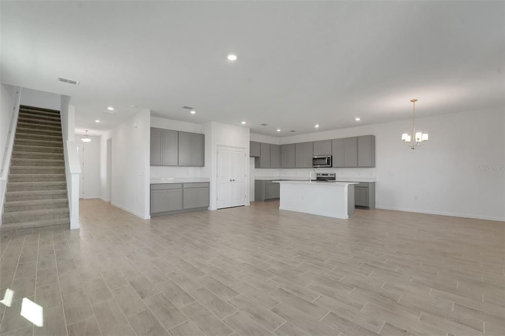 На продажу: $317,990 (4 спален, 3 ванн, 2417 Квадратных фут)