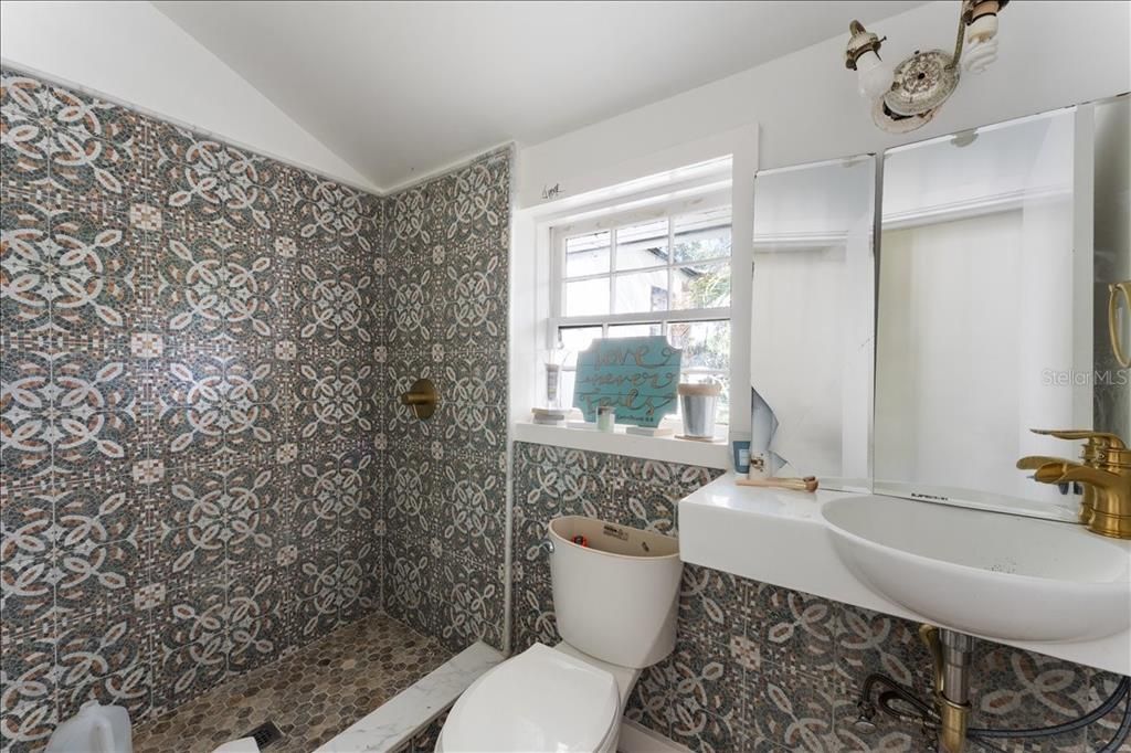 En Venta: $412,500 (4 camas, 2 baños, 2604 Pies cuadrados)