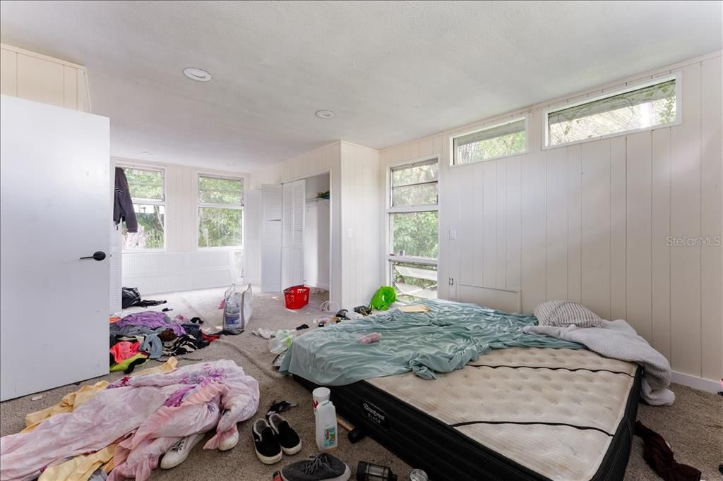 En Venta: $412,500 (4 camas, 2 baños, 2604 Pies cuadrados)