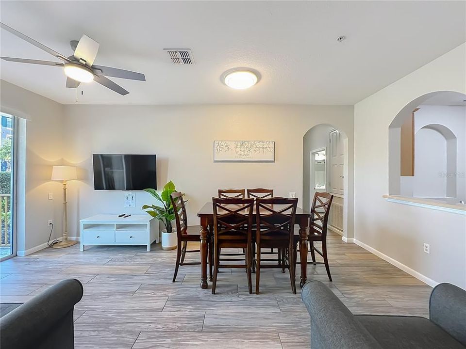For Sale: $439,000 (2 beds, 2 baths, 1112 Square Feet)