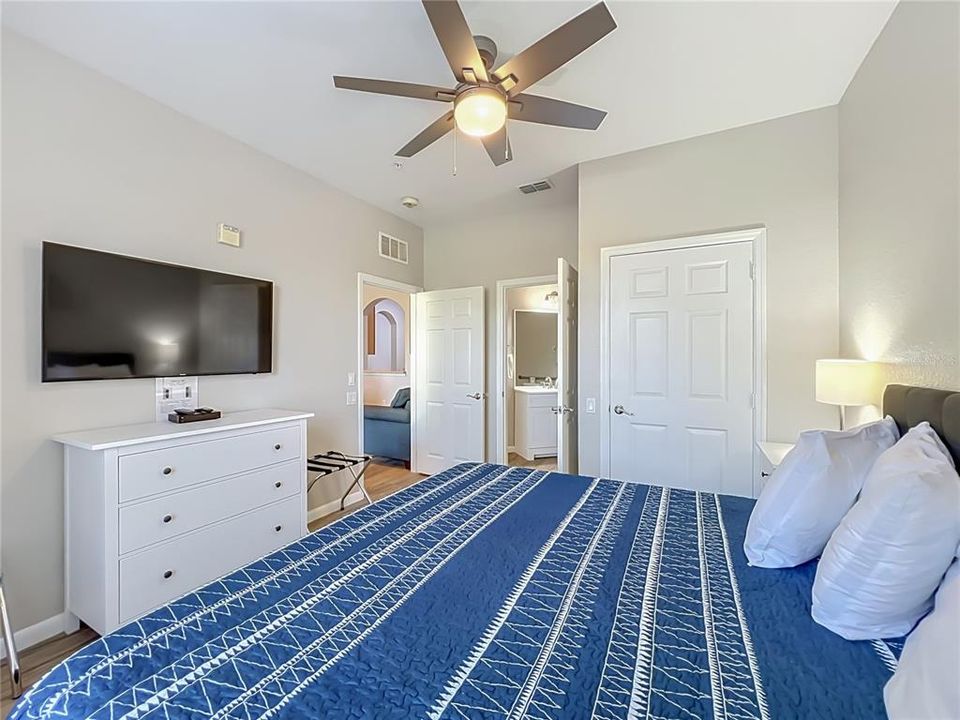 For Sale: $439,000 (2 beds, 2 baths, 1112 Square Feet)