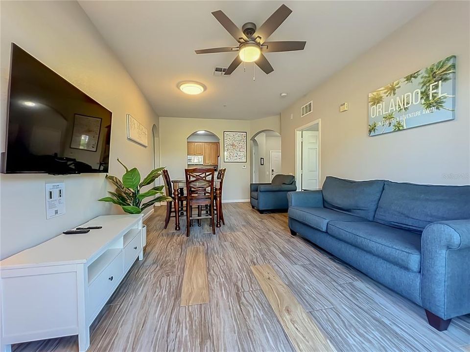 For Sale: $439,000 (2 beds, 2 baths, 1112 Square Feet)