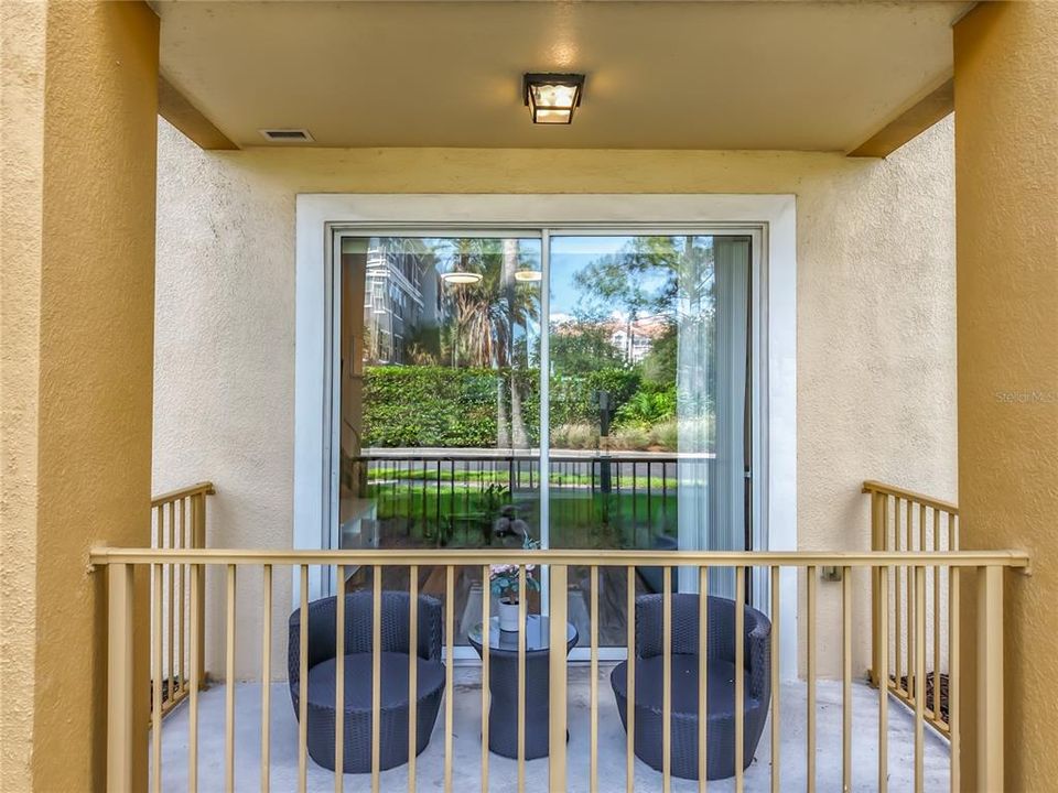 For Sale: $439,000 (2 beds, 2 baths, 1112 Square Feet)