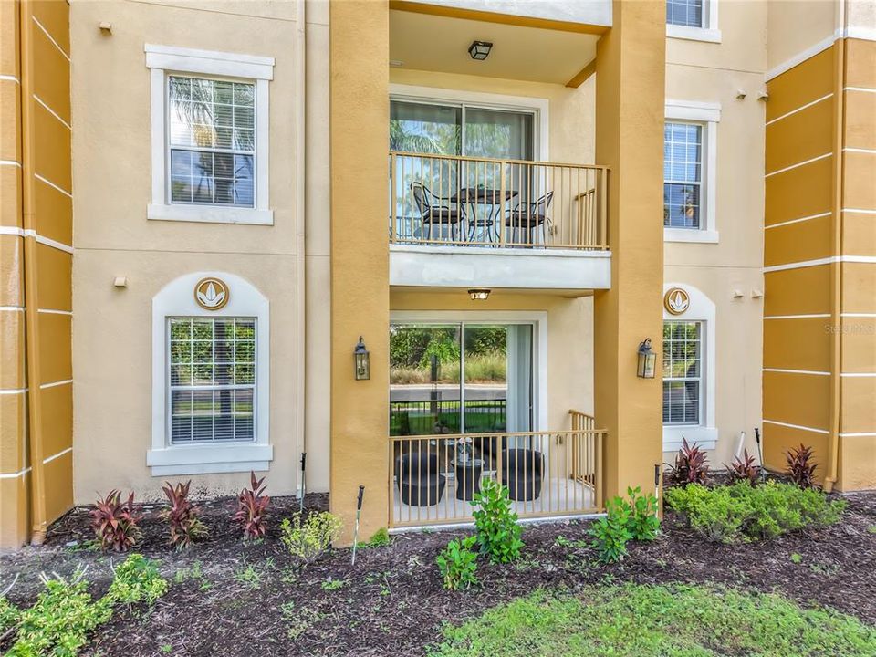 For Sale: $439,000 (2 beds, 2 baths, 1112 Square Feet)