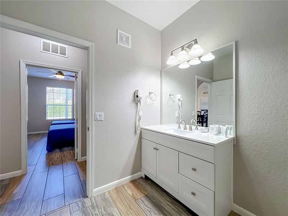 For Sale: $439,000 (2 beds, 2 baths, 1112 Square Feet)
