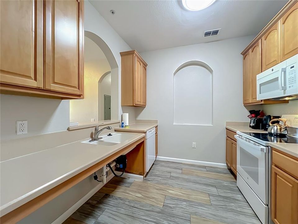 For Sale: $439,000 (2 beds, 2 baths, 1112 Square Feet)
