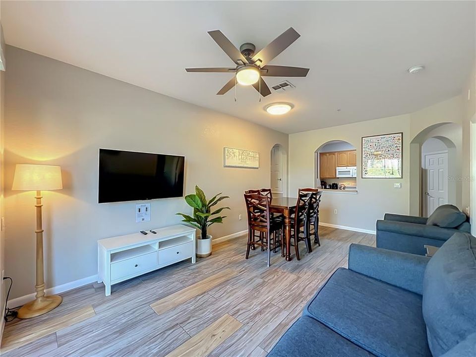 For Sale: $439,000 (2 beds, 2 baths, 1112 Square Feet)