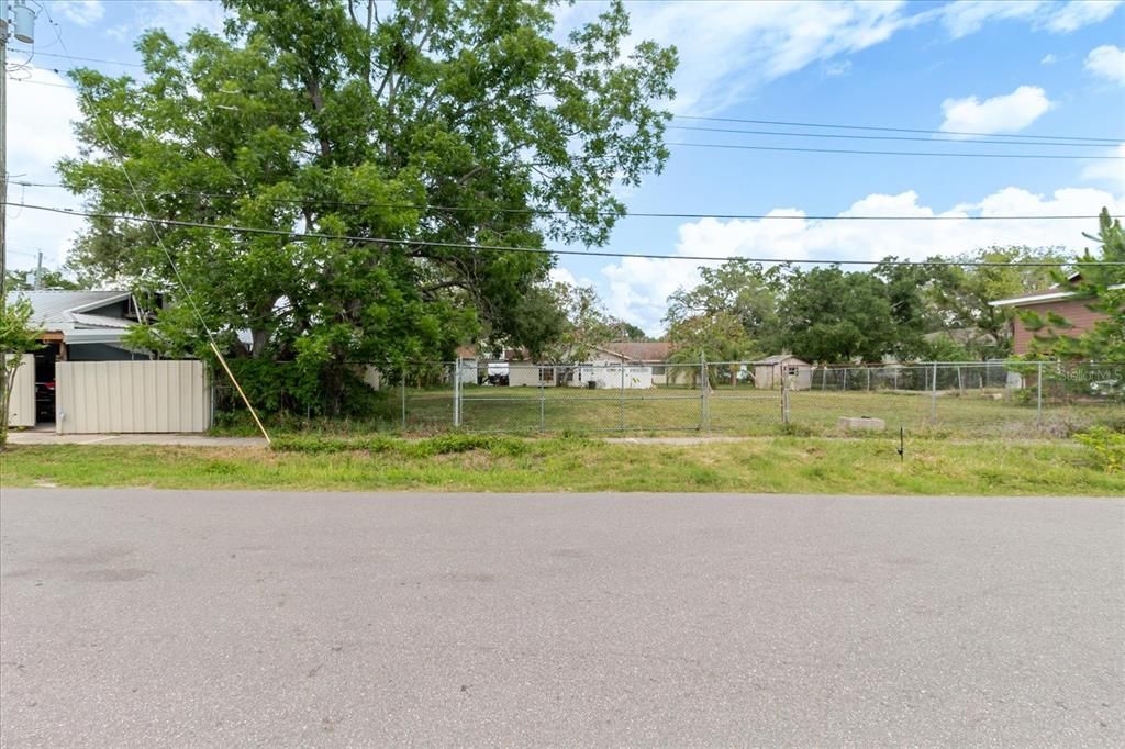 待售: $225,000 (0.11 acres)