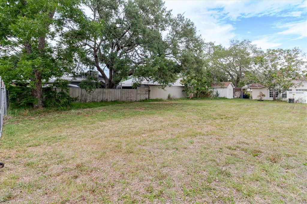 待售: $225,000 (0.11 acres)
