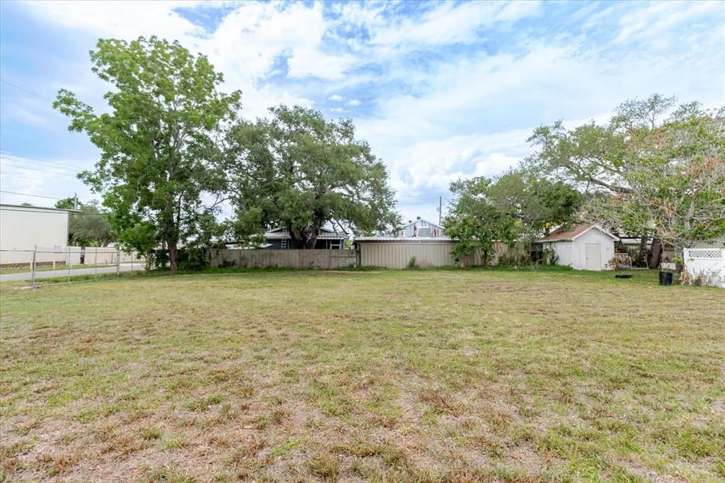 待售: $225,000 (0.11 acres)