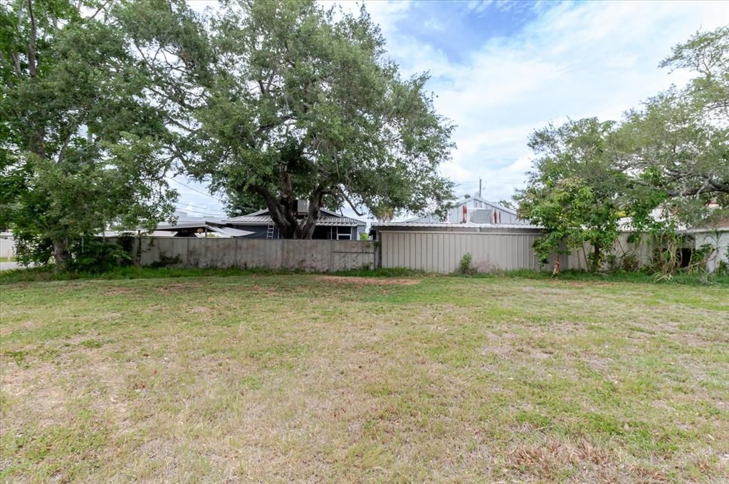 待售: $225,000 (0.11 acres)