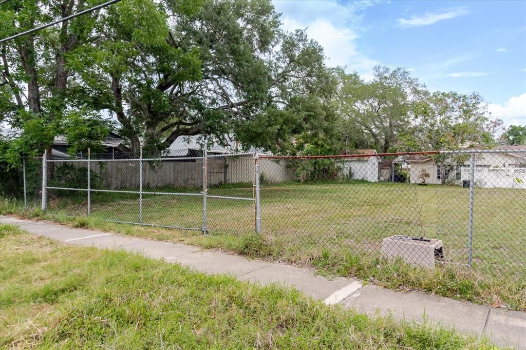 待售: $225,000 (0.11 acres)