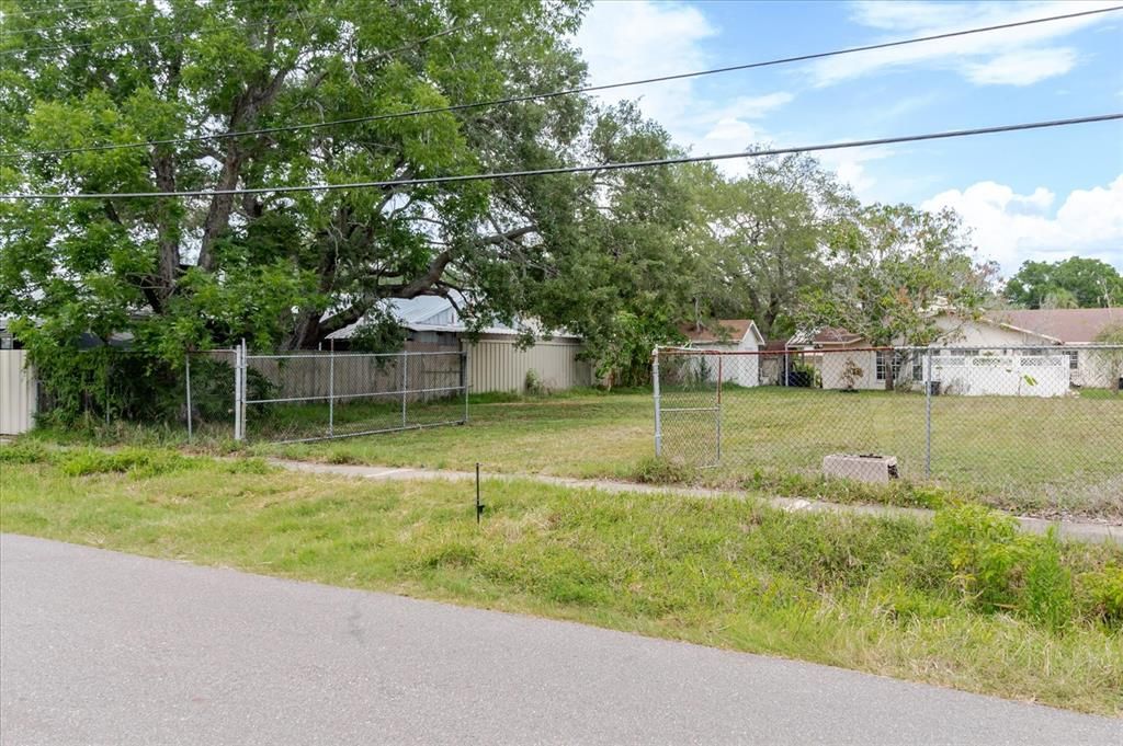 待售: $225,000 (0.11 acres)