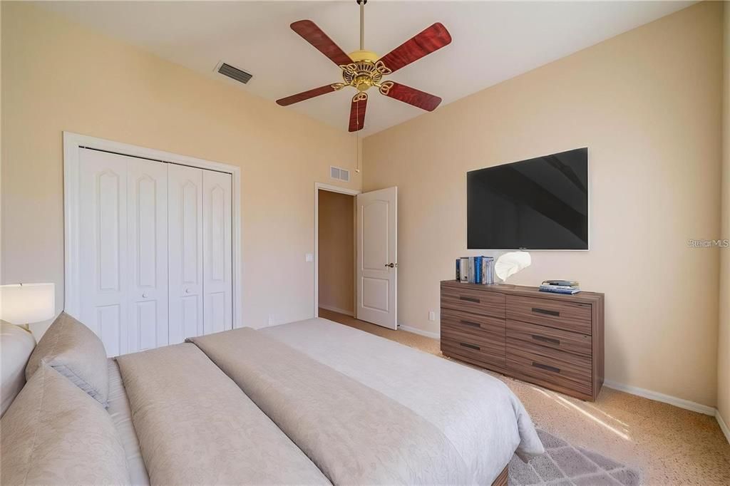 For Sale: $419,000 (3 beds, 3 baths, 2637 Square Feet)