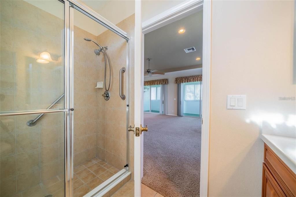 For Sale: $419,000 (3 beds, 3 baths, 2637 Square Feet)