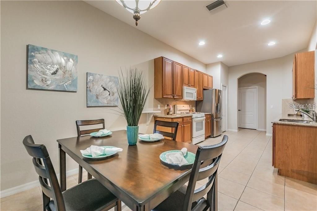 For Sale: $419,000 (3 beds, 3 baths, 2637 Square Feet)