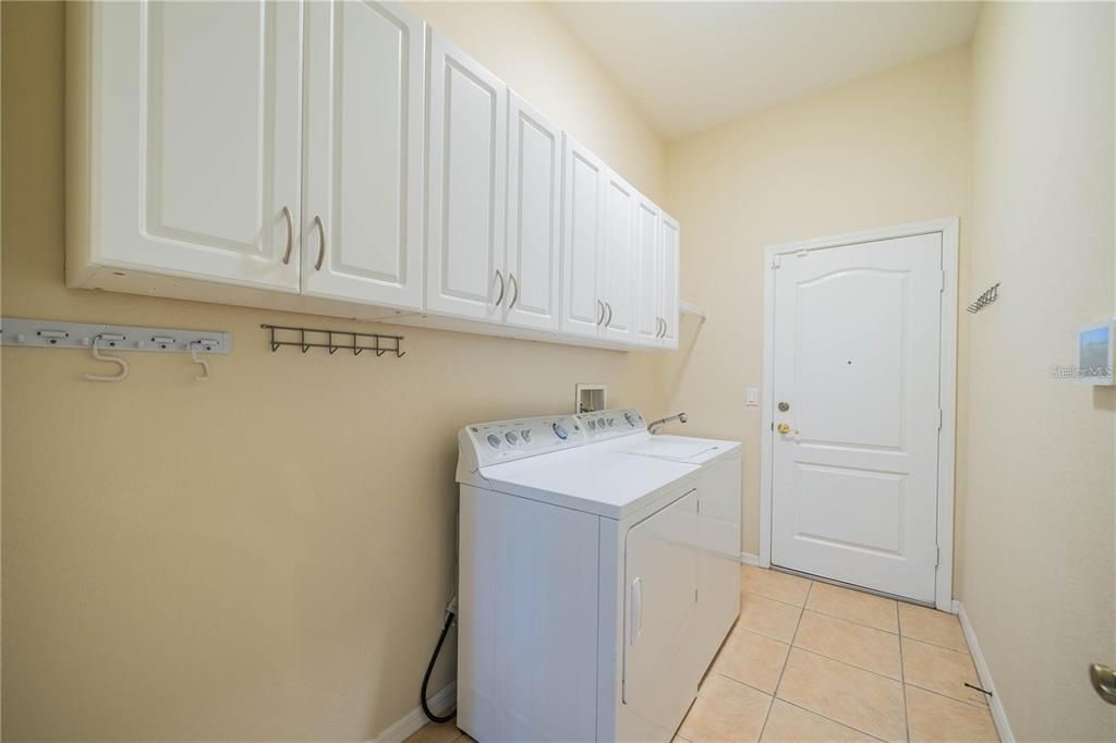 For Sale: $419,000 (3 beds, 3 baths, 2637 Square Feet)