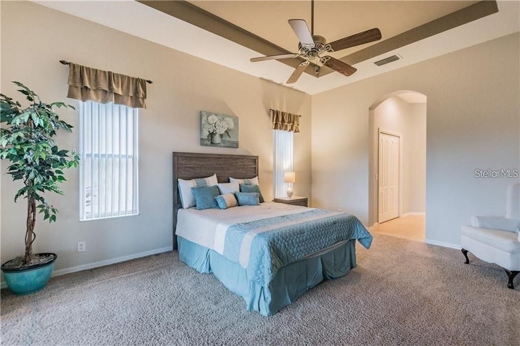 For Sale: $419,000 (3 beds, 3 baths, 2637 Square Feet)