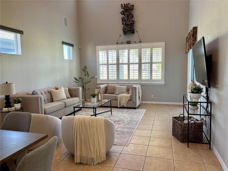 For Sale: $419,000 (3 beds, 3 baths, 2637 Square Feet)