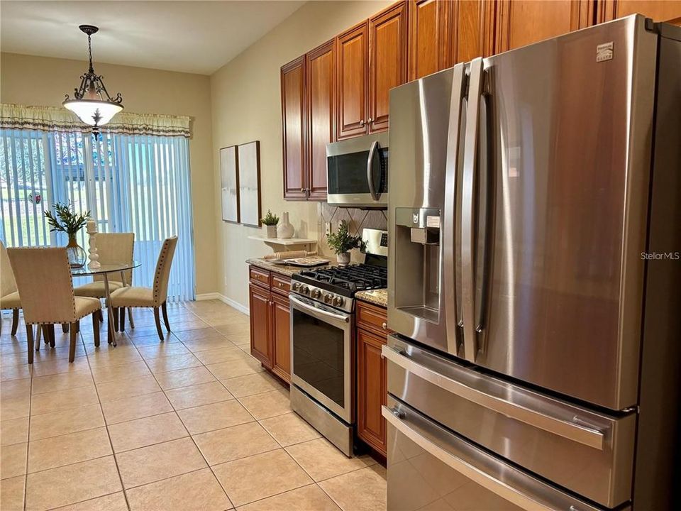 For Sale: $419,000 (3 beds, 3 baths, 2637 Square Feet)