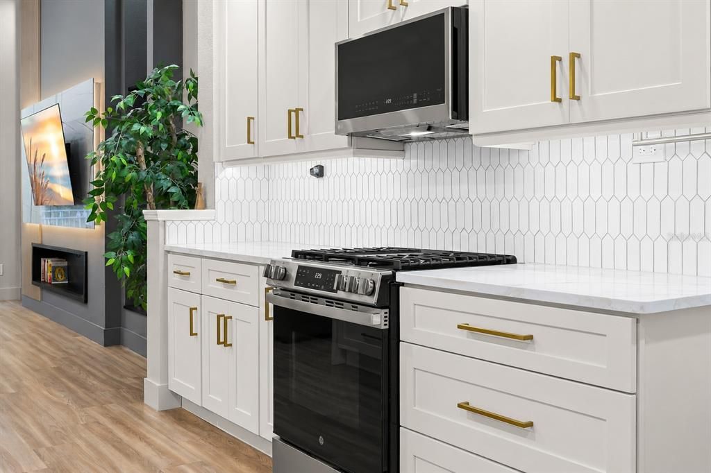 На продажу: $775,000 (4 спален, 2 ванн, 2362 Квадратных фут)