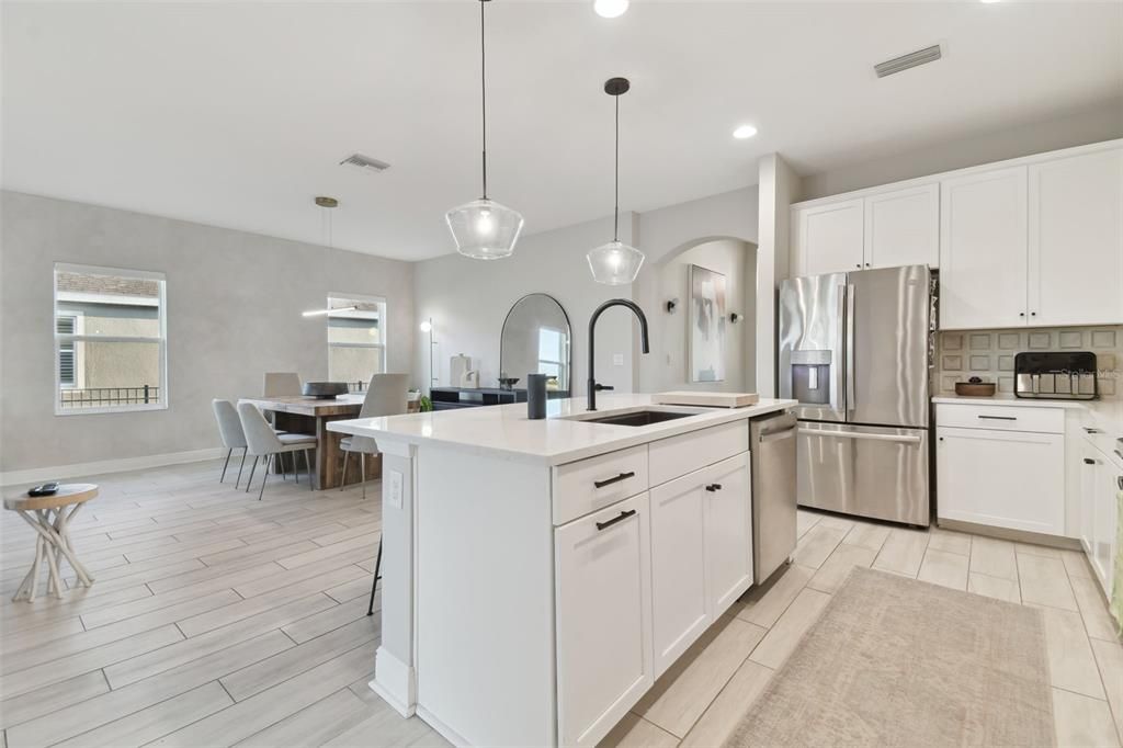 На продажу: $588,995 (4 спален, 2 ванн, 2101 Квадратных фут)