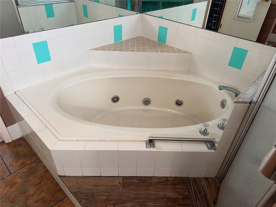 For Sale: $209,000 (2 beds, 2 baths, 1446 Square Feet)