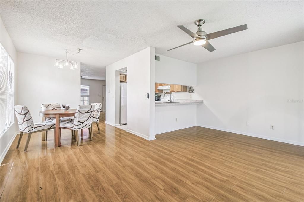 For Sale: $245,000 (3 beds, 2 baths, 1368 Square Feet)
