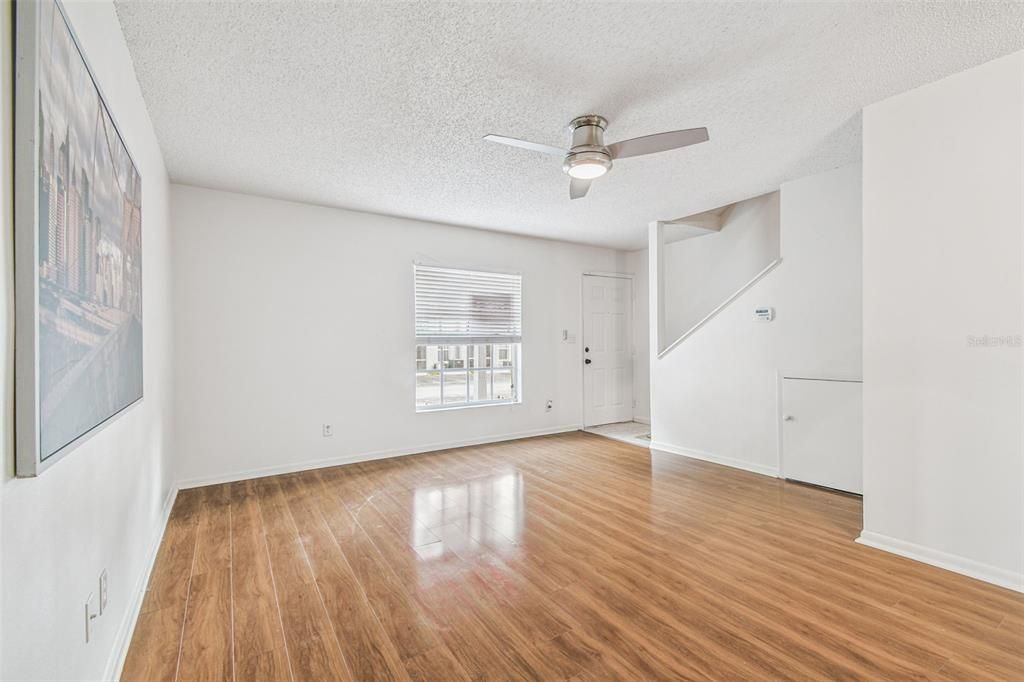 For Sale: $245,000 (3 beds, 2 baths, 1368 Square Feet)