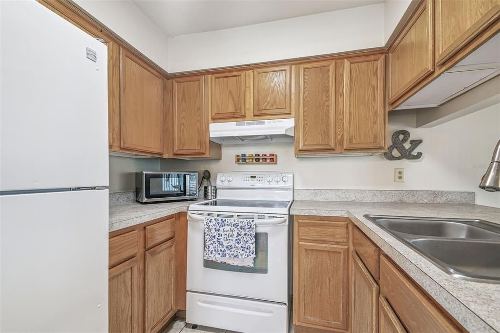 For Sale: $245,000 (3 beds, 2 baths, 1368 Square Feet)