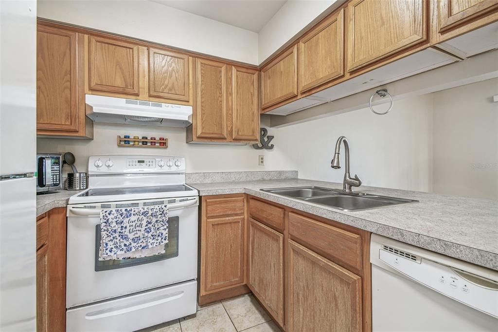 For Sale: $245,000 (3 beds, 2 baths, 1368 Square Feet)