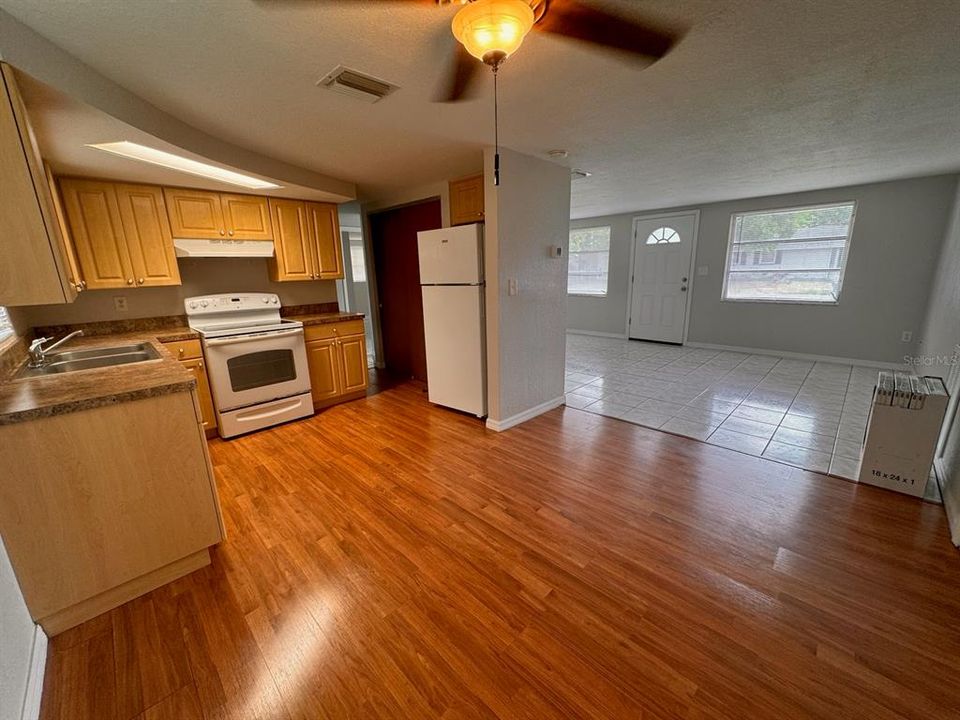 В аренду: $1,475 (2 спален, 1 ванн, 914 Квадратных фут)