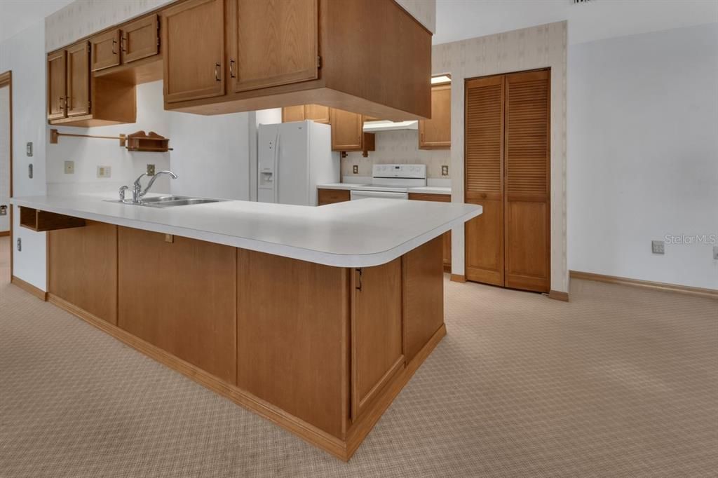For Sale: $285,000 (2 beds, 2 baths, 1610 Square Feet)