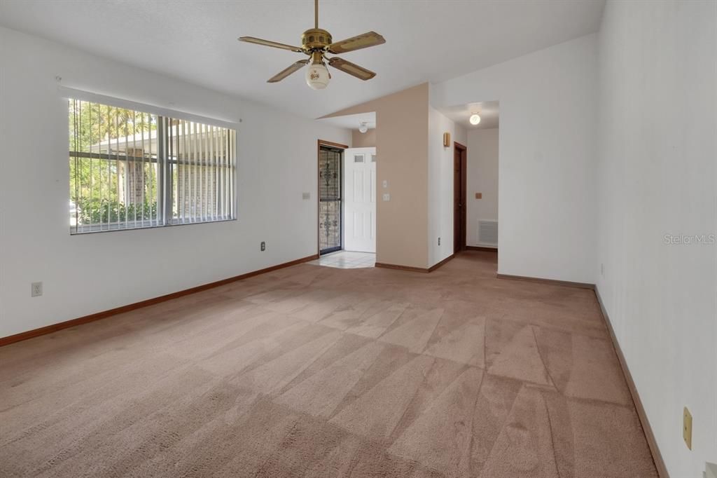 For Sale: $285,000 (2 beds, 2 baths, 1610 Square Feet)