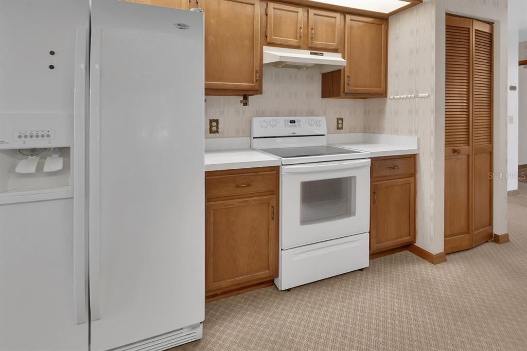 For Sale: $285,000 (2 beds, 2 baths, 1610 Square Feet)
