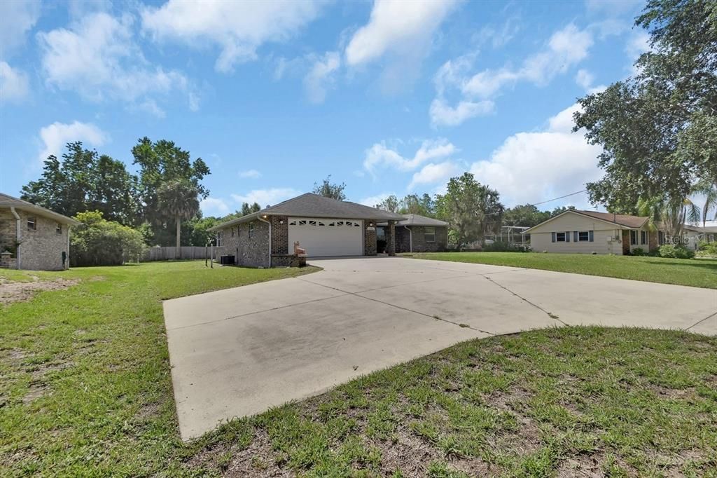 For Sale: $285,000 (2 beds, 2 baths, 1610 Square Feet)